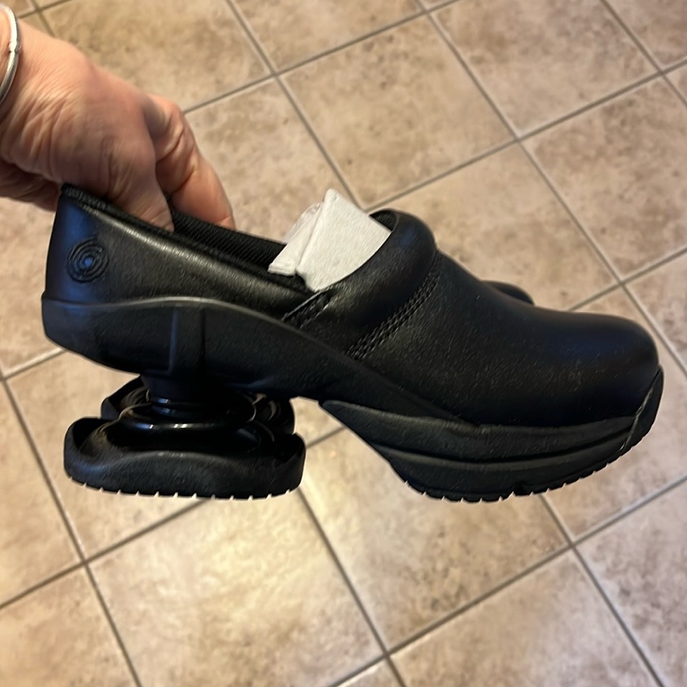 Z-Coil Toffler Clogs Brand New